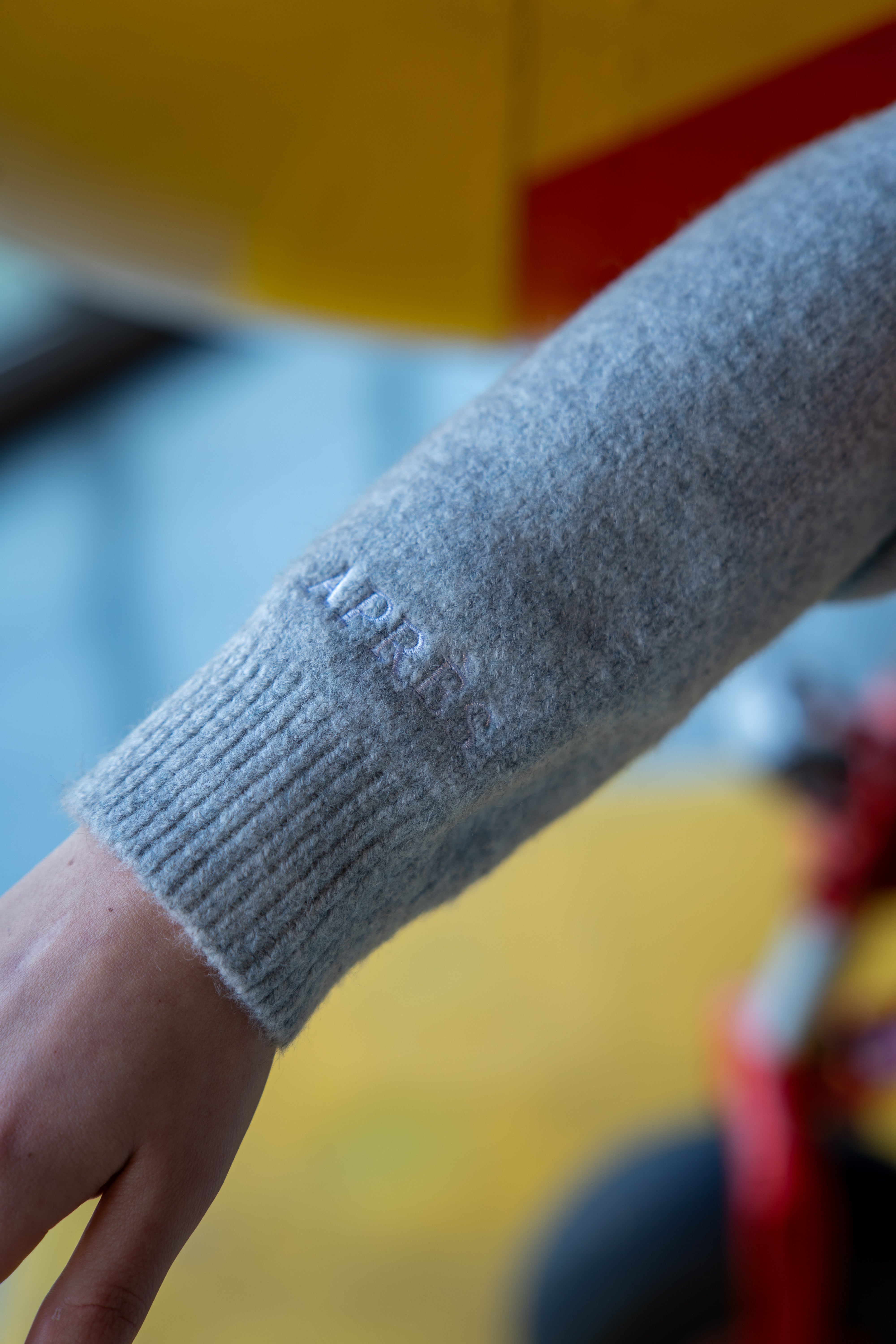 Merino Knit Trui – Grijs (Wit Logo) (WOMEN)